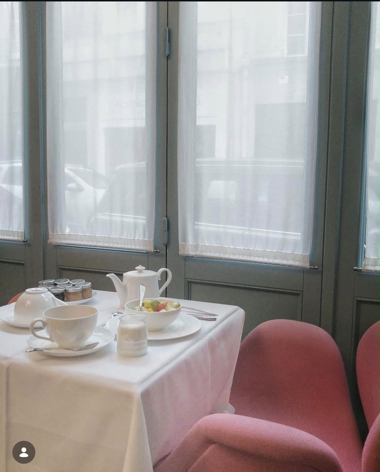 Hôtel du Petit Moulin, Haute Couture Hotel by Lacroix — фотография 3 из публикации