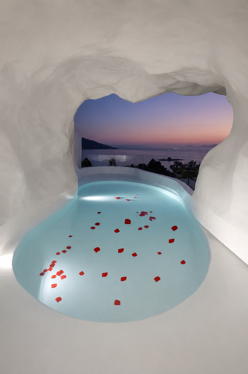 Miyue · Shenzhen Blue and White Saint Island Cliff Hot Tub Boutique Stay — фотография 2 из публикации